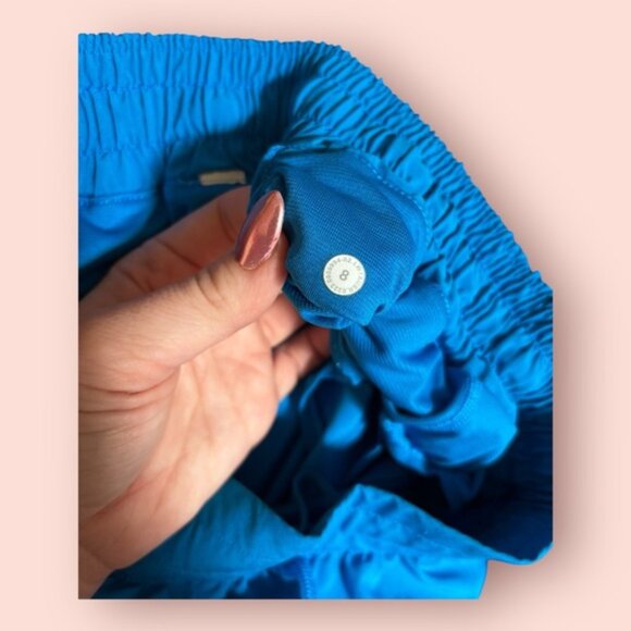 Lululemon Hotty Hot Low-Rise Lined Short 2.5" Poolside size 8 - Picture 4 of 4